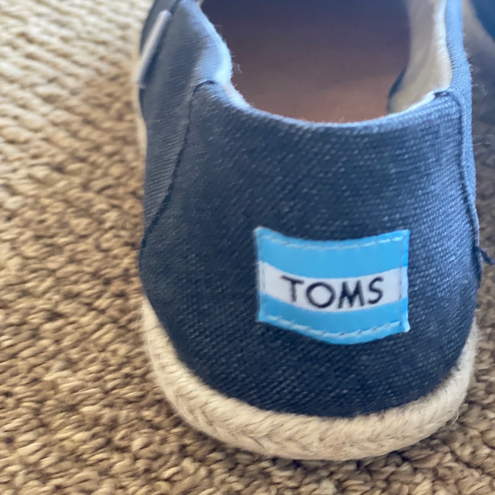 TOMS women’s slip on espadrille - NWOT